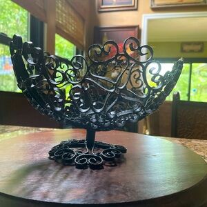 Intricate & Unique French Country Black Wrought Iron Fruit /Display Bowl 8 x 10